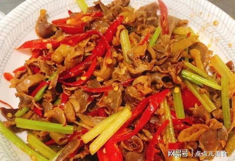 开胃的“酸辣鸡胗”脆嫩爽口 米饭的最佳伴侣 一次一盘不够吃