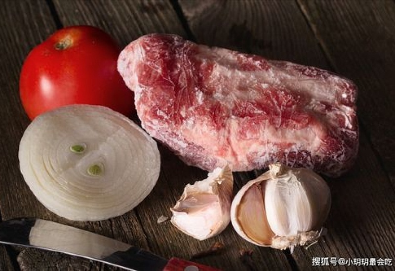 为什么聪明人从不用水泡来解冻猪肉 一个招解冻快还新鲜