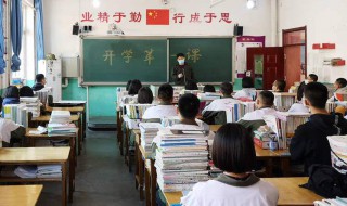 大学简短自我介绍 大学简短自我介绍照片加文字